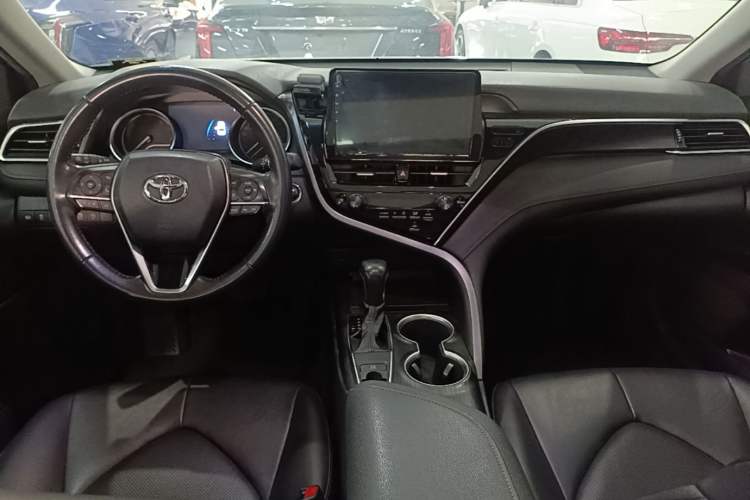 Used Toyota Camry 2021 2.0G Luxury Edition Center Console