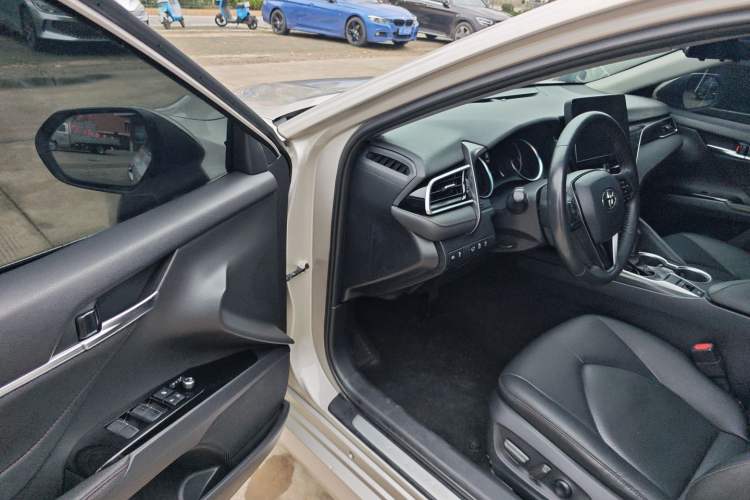Used Toyota Camry 2021 2.0G Luxury Edition Driver Seat