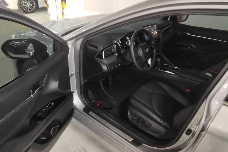 Used Toyota Camry 2021 2.0G Luxury Edition Driver Seat