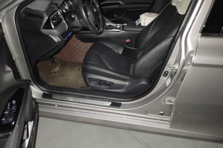 Used Toyota Camry 2021 2.0G Luxury Edition Driver Seat