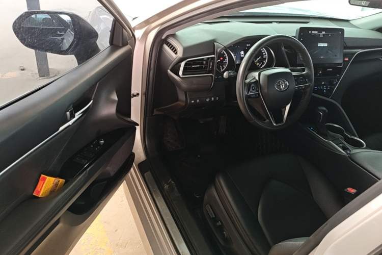 Used Toyota Camry 2021 2.0G Luxury Edition Driver Seat