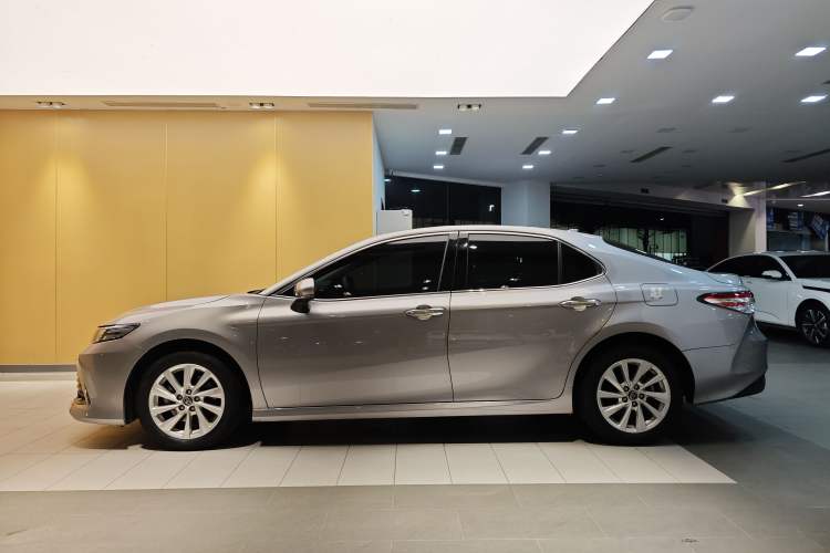 Used Toyota Camry 2021 2.0G Luxury Edition Exterior 4