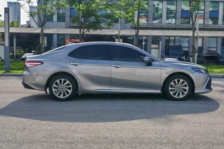 Used Toyota Camry 2021 2.0G Luxury Edition Exterior 8