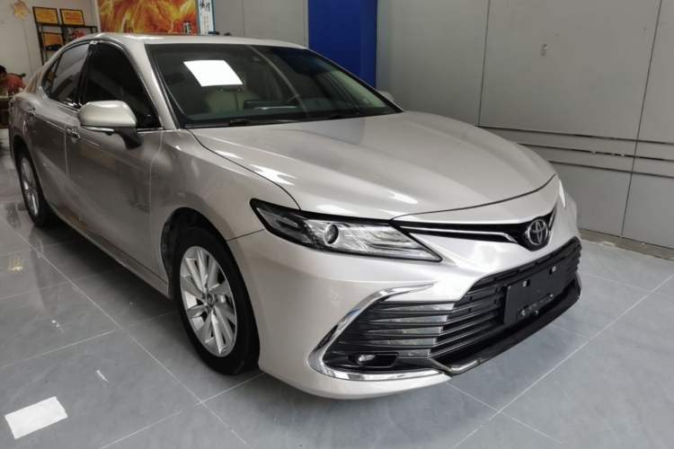 Used Toyota Camry 2021 2.0G Luxury Edition Front Right 45 Deg