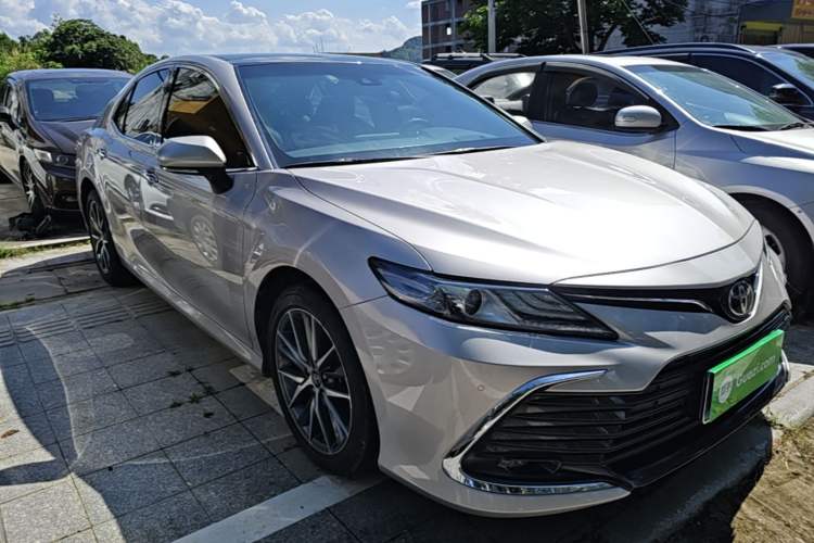 Used Toyota Camry 2021 2.5G Luxury Edition Front Right 45 Deg