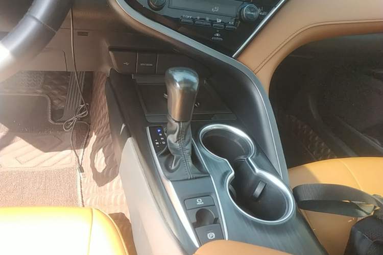 Used Toyota Camry 2021 2.0G Luxury Edition Gear Lever