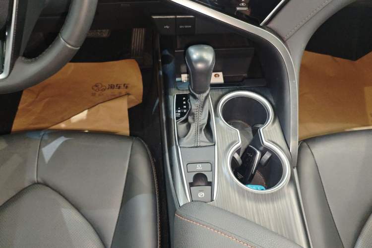 Used Toyota Camry 2021 2.0G Luxury Edition Gear Lever