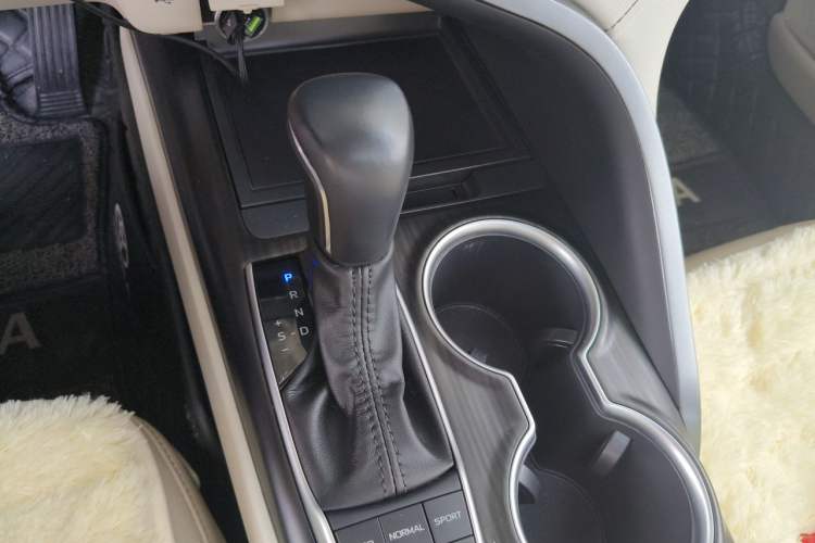 Used Toyota Camry 2021 2.5G Luxury Edition Gear Lever