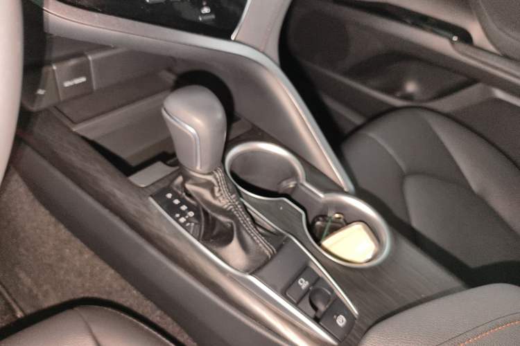 Used Toyota Camry 2021 2.0G Luxury Edition Gear Lever