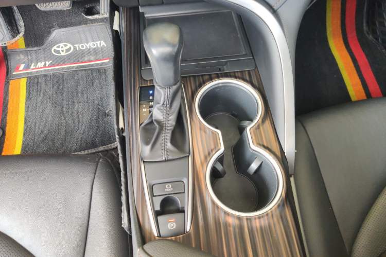 Used Toyota Camry 2021 2.0G Luxury Edition Gear Lever