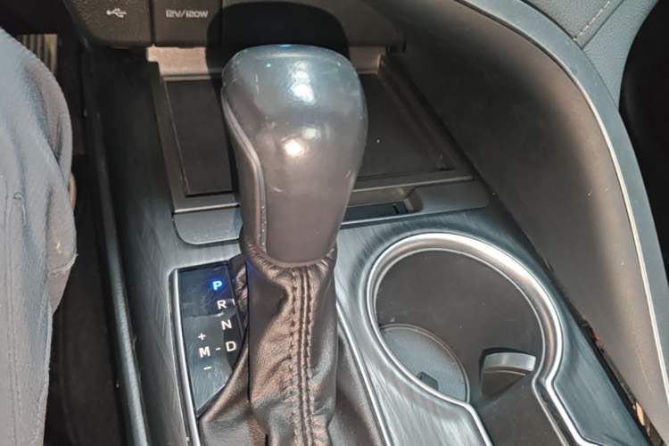 Used Toyota Camry 2021 2.0G Luxury Edition Gear Lever