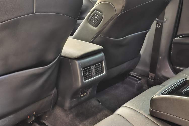 Used Toyota Camry 2021 2.0G Luxury Edition Interior 12
