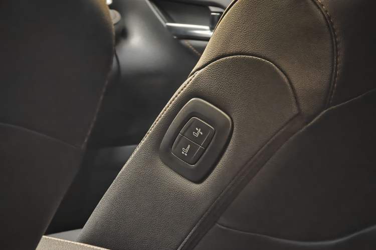 Used Toyota Camry 2021 2.0G Luxury Edition Interior 13