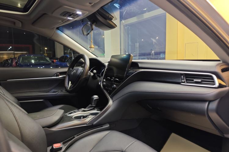 Used Toyota Camry 2021 2.0G Luxury Edition Interior 15
