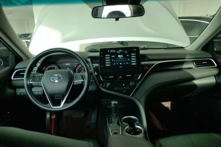 Used Toyota Camry 2021 2.0G Luxury Edition Interior 2