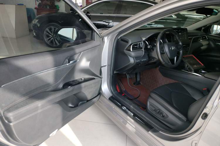 Used Toyota Camry 2021 2.0G Luxury Edition Interior 3