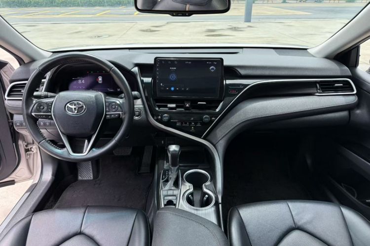 Used Toyota Camry 2021 2.5G Luxury Edition Interior 3