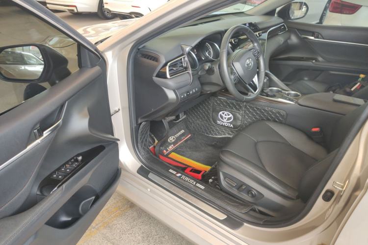 Used Toyota Camry 2021 2.0G Luxury Edition Interior 3