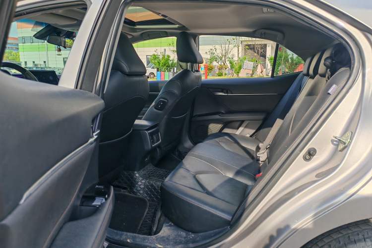 Used Toyota Camry 2021 2.0G Luxury Edition Interior 3