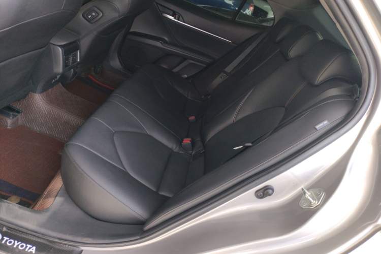 Used Toyota Camry 2021 2.0G Luxury Edition Interior 4