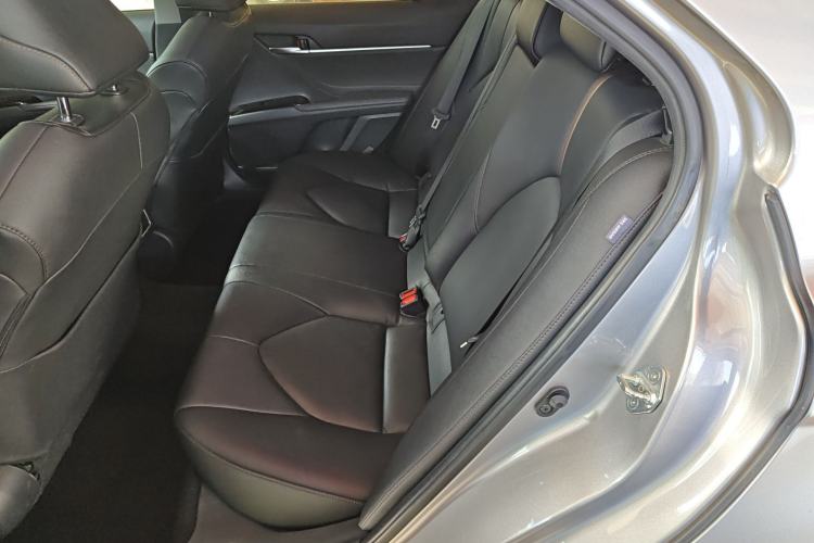 Used Toyota Camry 2021 2.0G Luxury Edition Interior 4