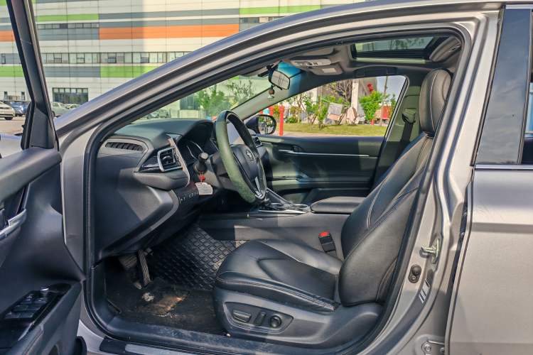 Used Toyota Camry 2021 2.0G Luxury Edition Interior 4