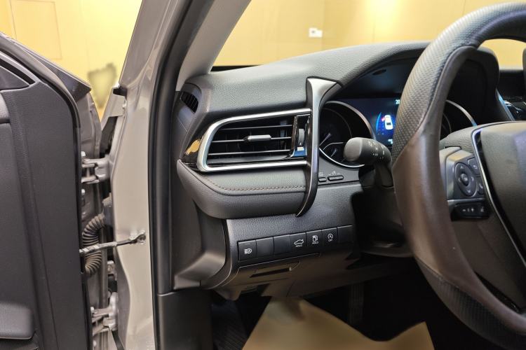 Used Toyota Camry 2021 2.0G Luxury Edition Interior 5