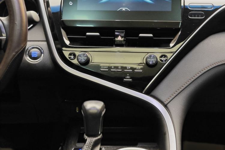 Used Toyota Camry 2021 2.0G Luxury Edition Interior 6