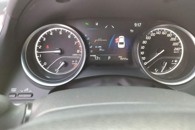 Used Toyota Camry 2021 2.0G Luxury Edition Odometer Close Up