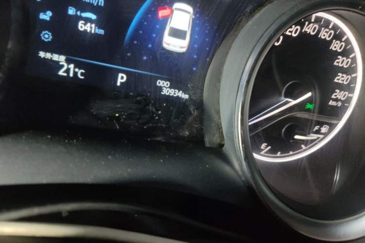 Used Toyota Camry 2021 2.0G Luxury Edition Odometer Close Up
