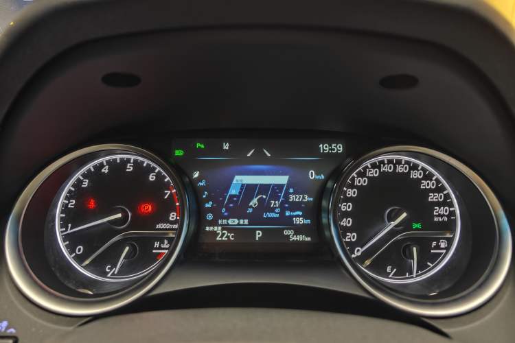 Used Toyota Camry 2021 2.0G Luxury Edition Odometer Close Up