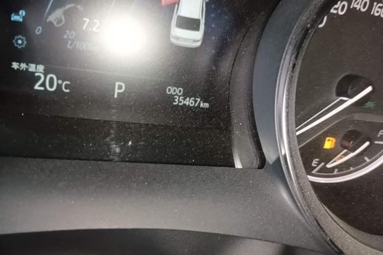 Used Toyota Camry 2021 2.0G Luxury Edition Odometer Close Up