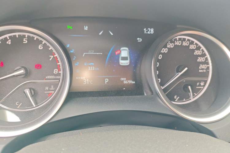 Used Toyota Camry 2021 2.0G Luxury Edition Odometer Close Up