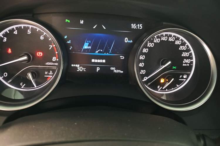 Used Toyota Camry 2021 2.0G Luxury Edition Odometer Close Up
