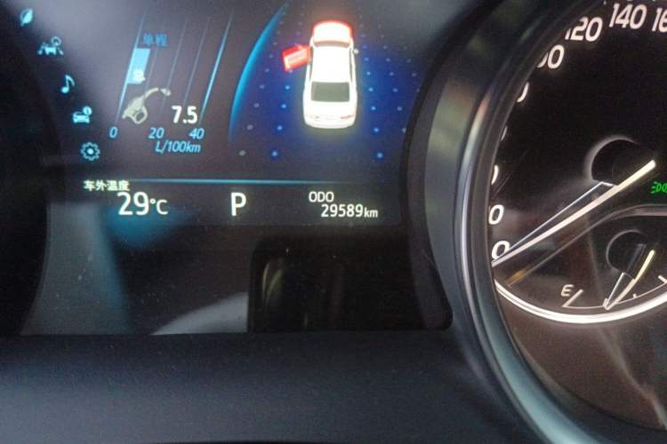 Used Toyota Camry 2021 2.0G Luxury Edition Odometer Close Up