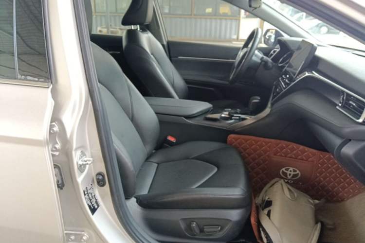Used Toyota Camry 2021 2.0G Luxury Edition Right Front Seat