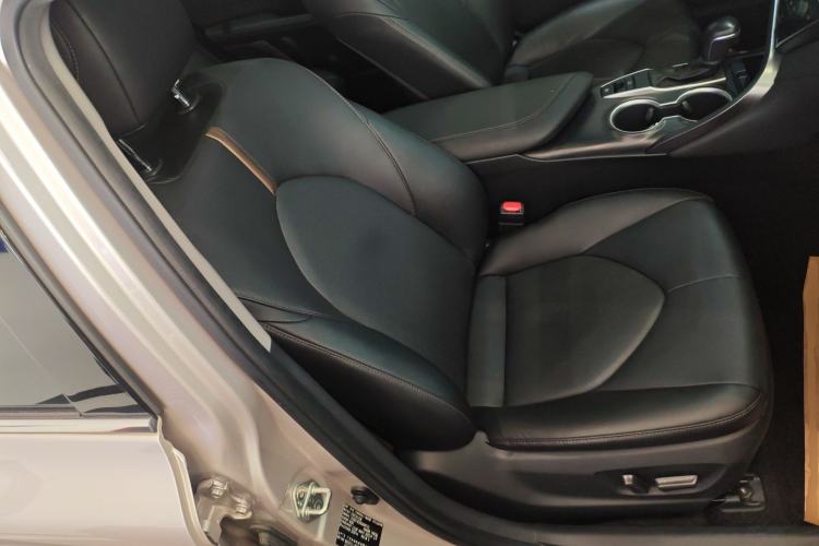 Used Toyota Camry 2021 2.0G Luxury Edition Right Front Seat