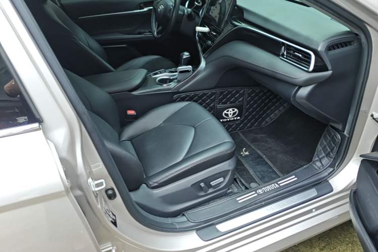 Used Toyota Camry 2021 2.0G Luxury Edition Right Front Seat
