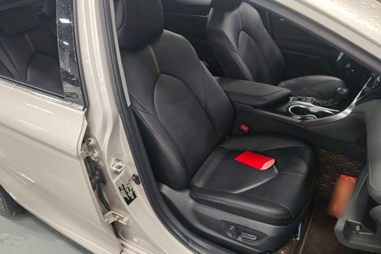 Used Toyota Camry 2021 2.5G Luxury Edition Right Front Seat