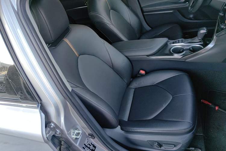 Used Toyota Camry 2021 2.5G Luxury Edition Right Front Seat