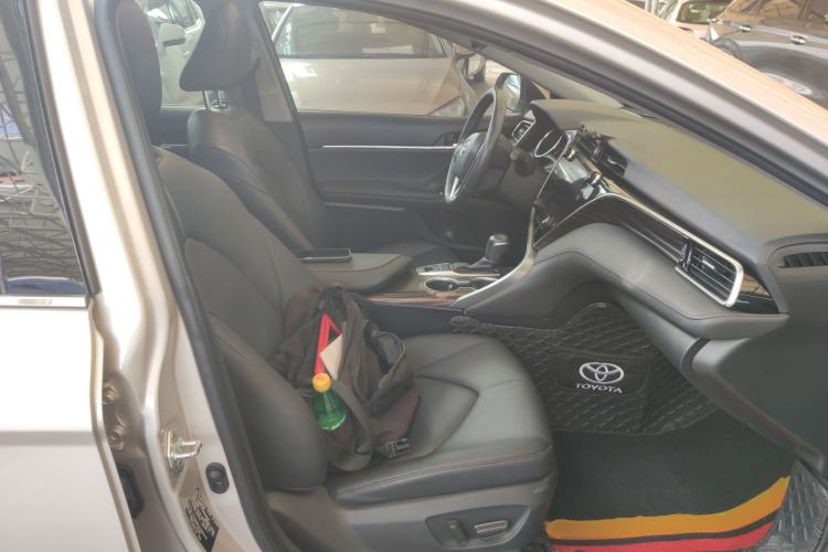 Used Toyota Camry 2021 2.0G Luxury Edition Right Front Seat