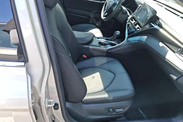 Used Toyota Camry 2021 2.5G Luxury Edition Right Front Seat
