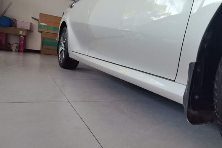 Used Toyota Camry 2021 2.5G Luxury Edition Right Side Sill