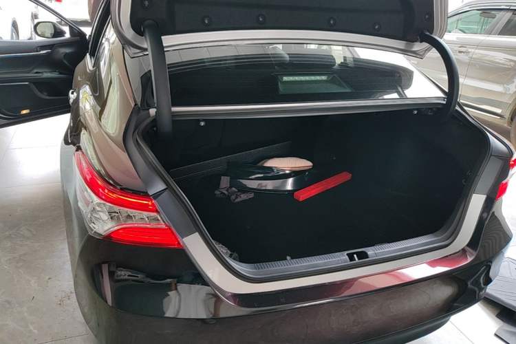 Used Toyota Camry 2021 2.5G Luxury Edition Trunk