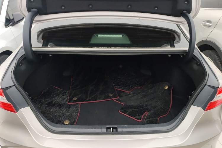 Used Toyota Camry 2021 2.5G Luxury Edition Trunk