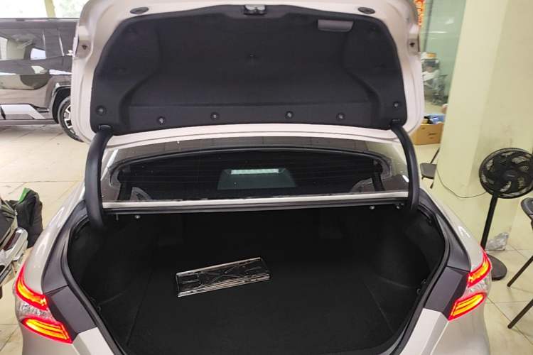 Used Toyota Camry 2021 2.5G Luxury Edition Trunk