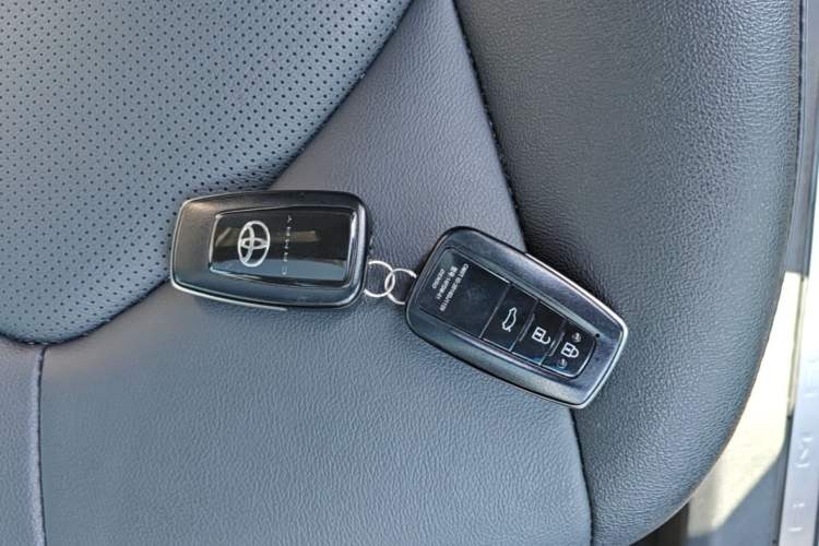 Used Toyota Camry 2021 2.5G Luxury Edition Vehicle Key