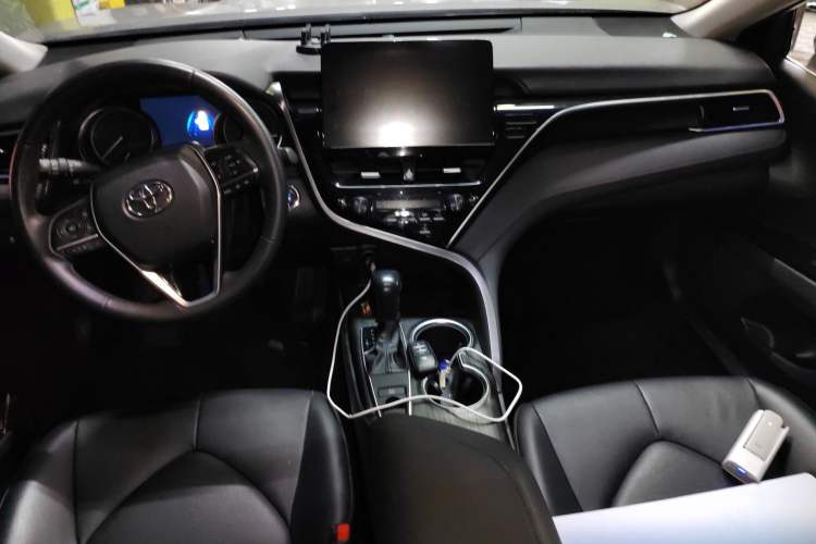 Used Toyota Camry 2021 2.0G Luxury Edition Center Console