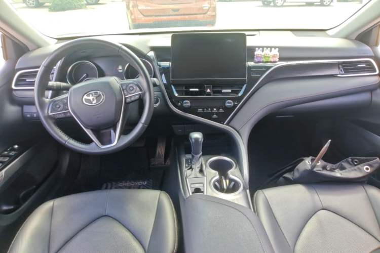 Used Toyota Camry 2021 2.0G Luxury Edition Center Console