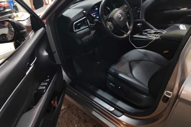 Used Toyota Camry 2021 2.0G Luxury Edition Driver Seat